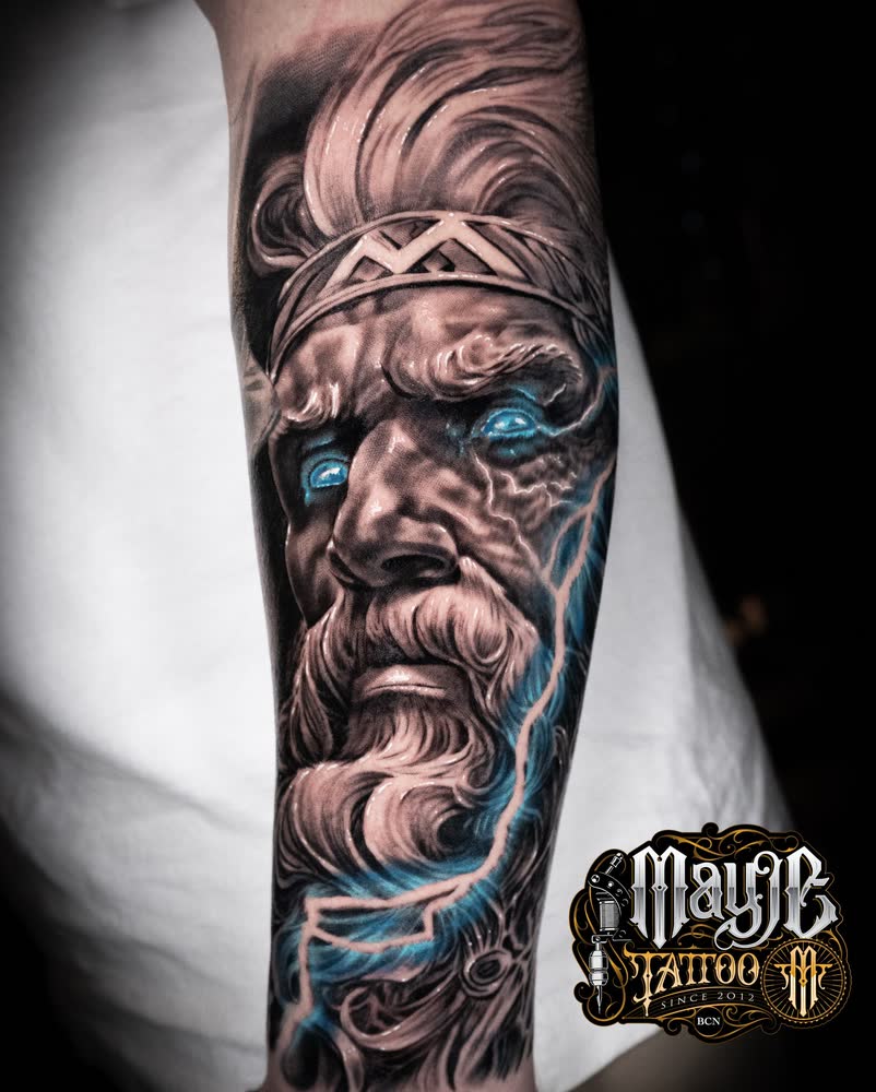 Tatuaje realista de gran formato de Mayje Tattoo