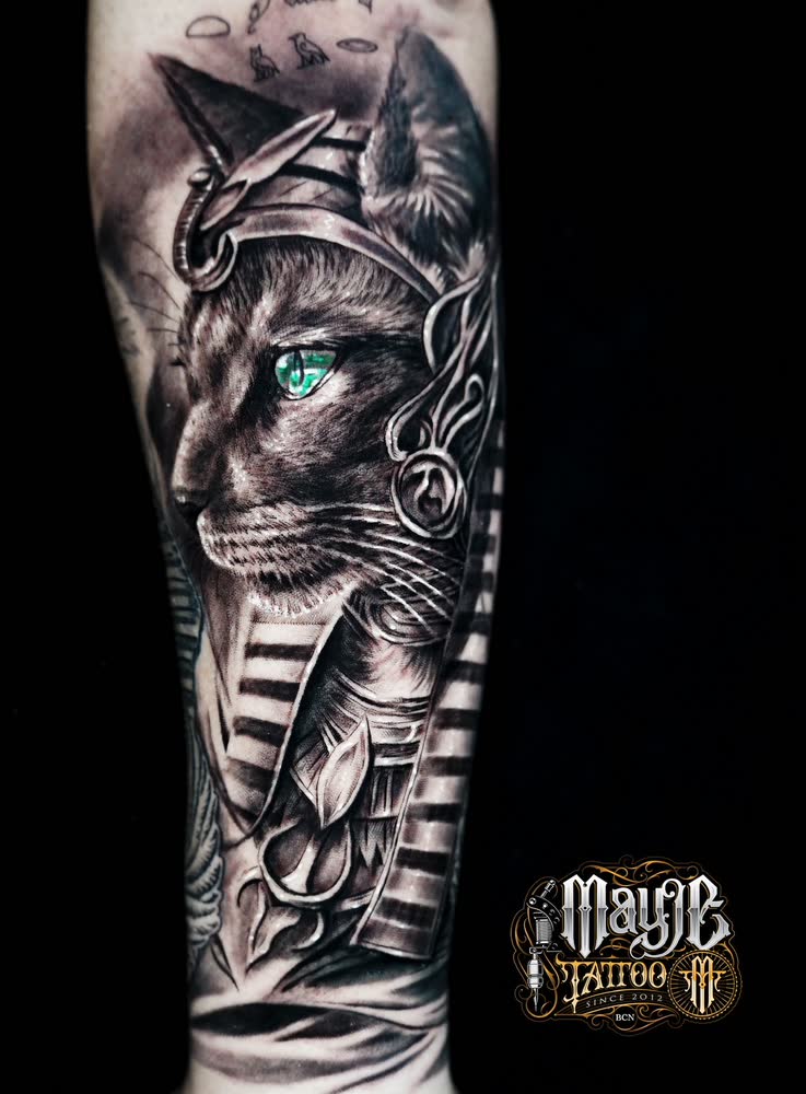 Tatuaje realista en blanco y negro de Mayje Tattoo