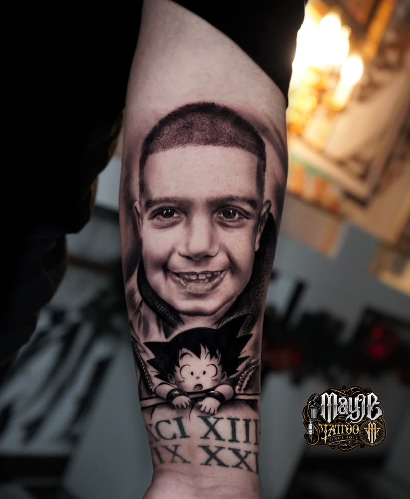 Tatuaje de retrato infantil realista