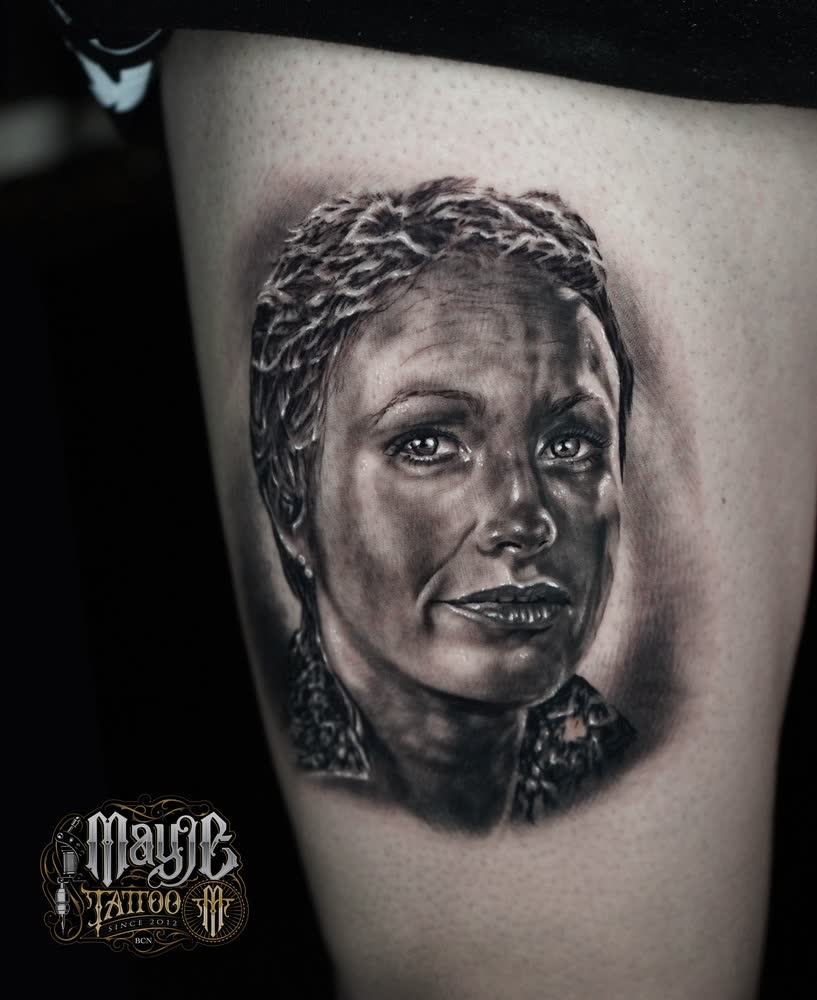 Tatuaje de retrato en blanco y negro